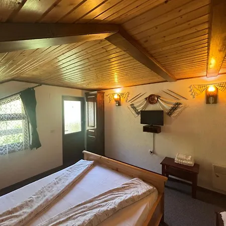 Guest house Carolina Laz (Alba)