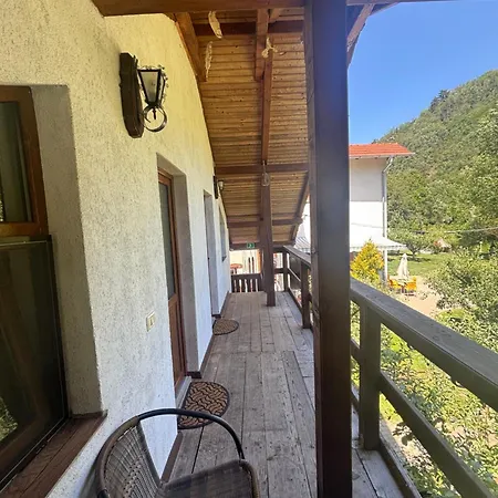 Guest house Carolina Laz (Alba)