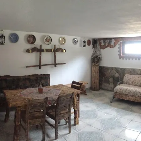 Guest house Carolina Laz (Alba)