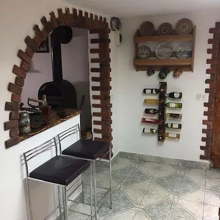 Guest house Carolina Laz (Alba)